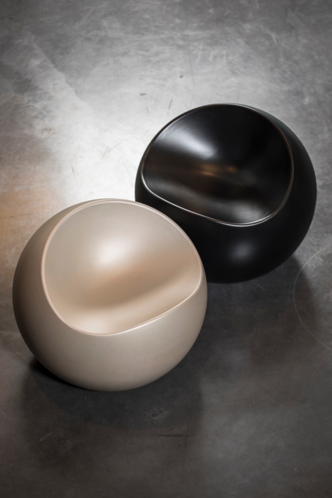 XLBOOM-LOOKBOOK_BALLCHAIR-QUARTZ-BLACK