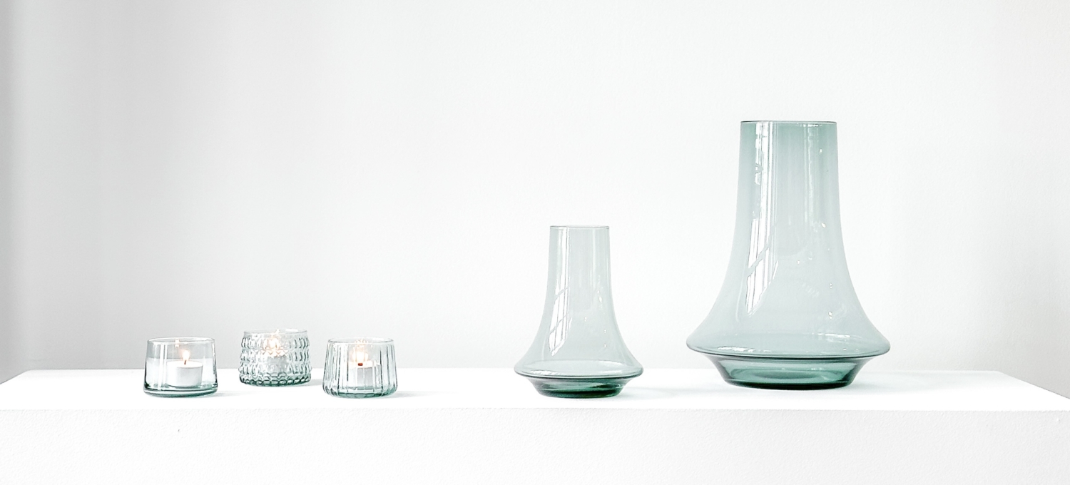 spinn vase with dim tealights